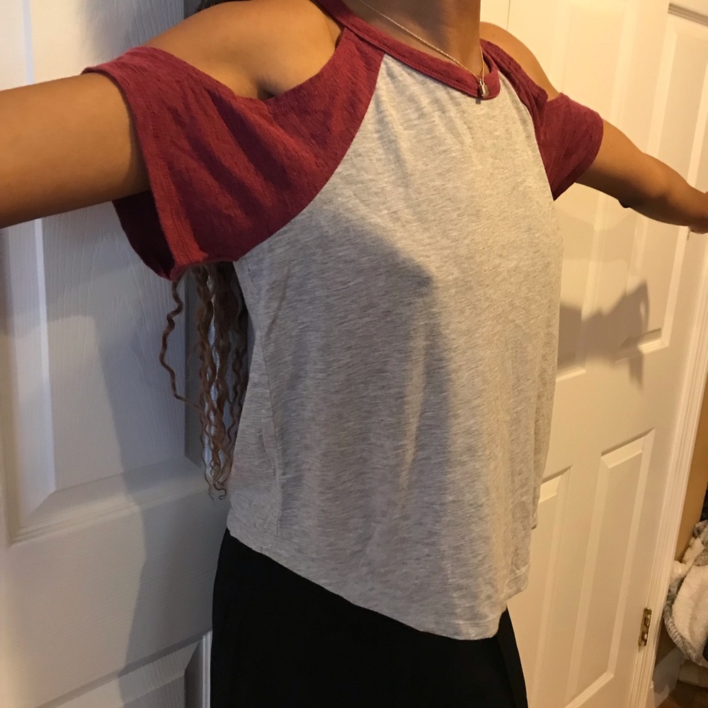Short sleeve open shoulder T-shirt